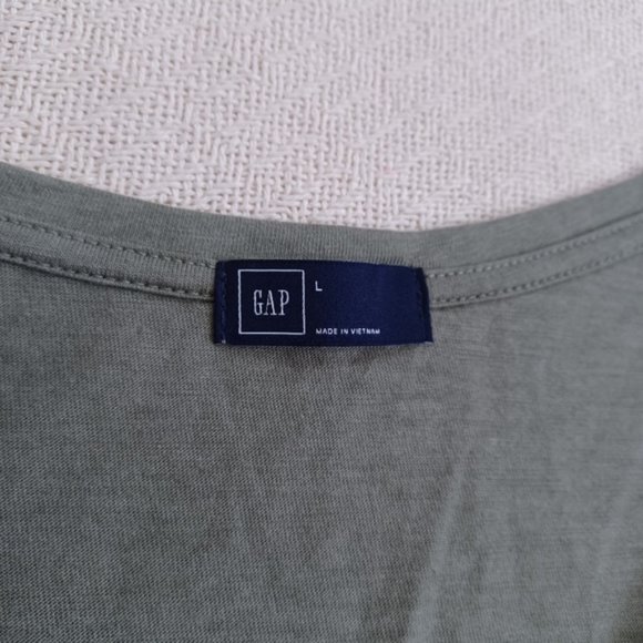 SALE! Gap ♡ lace trim shirt - Picture 3 of 6